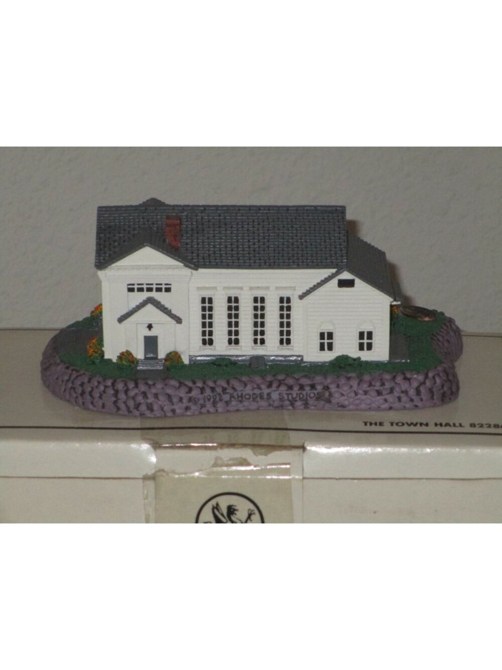 Norman Rockwell Main Street Landmark Sculptures The Town Hall # 82286 Brand New